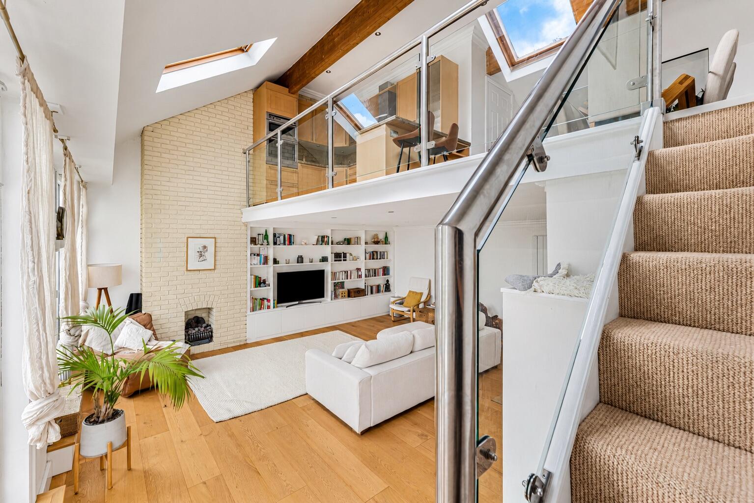 3 bed property in Plantation Wharf, Clove Hitch Quay, London